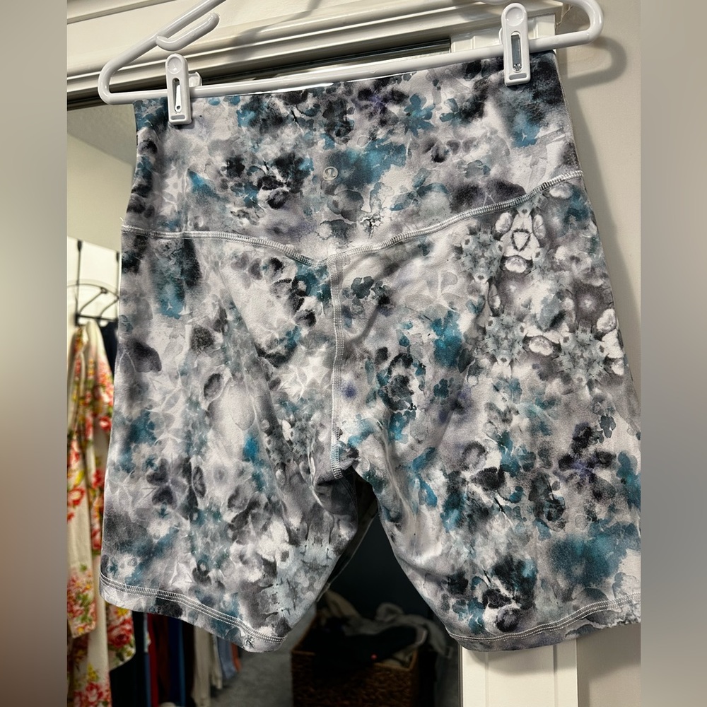 Lululemon biker shorts Sz 10
